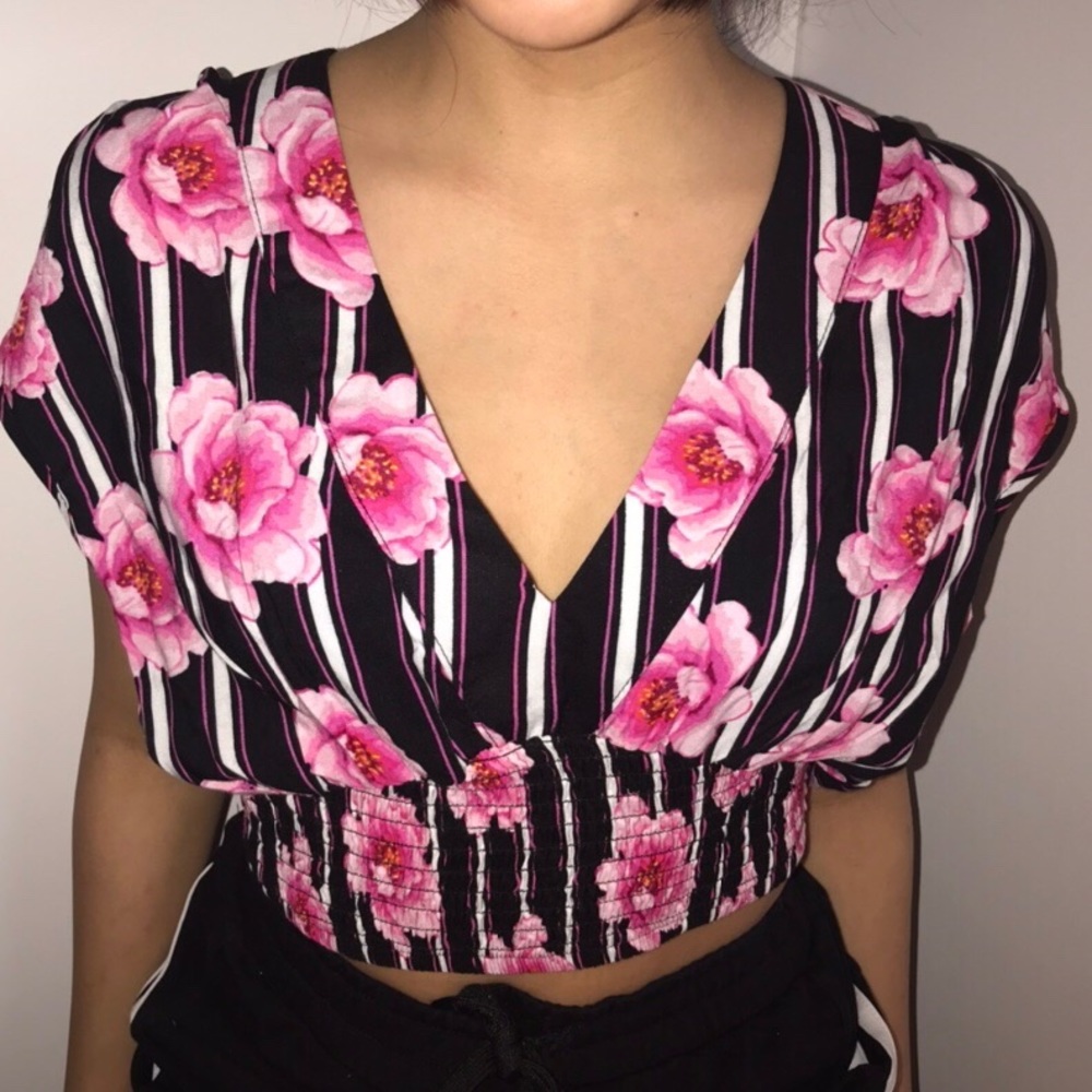 🌸Pink flower crop top🌸